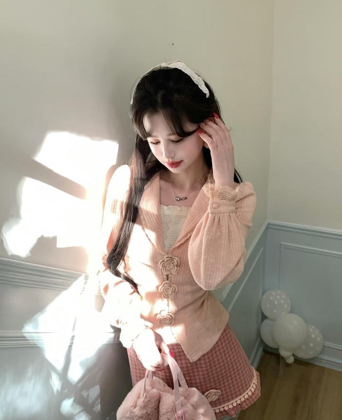 bold expression female pfp