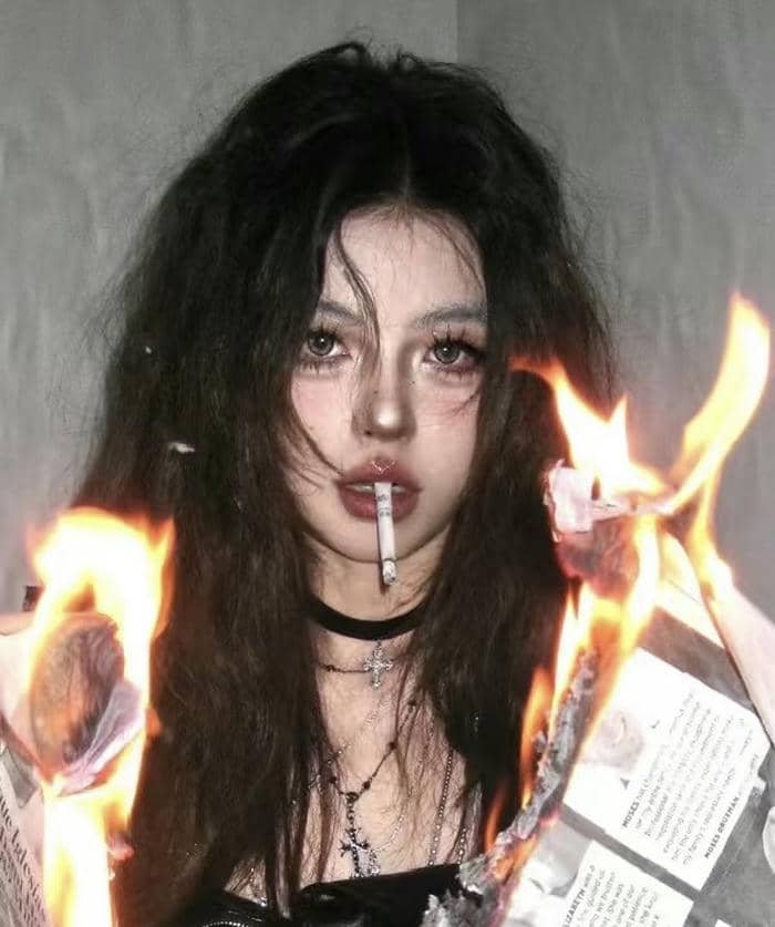 bold expression girl dp