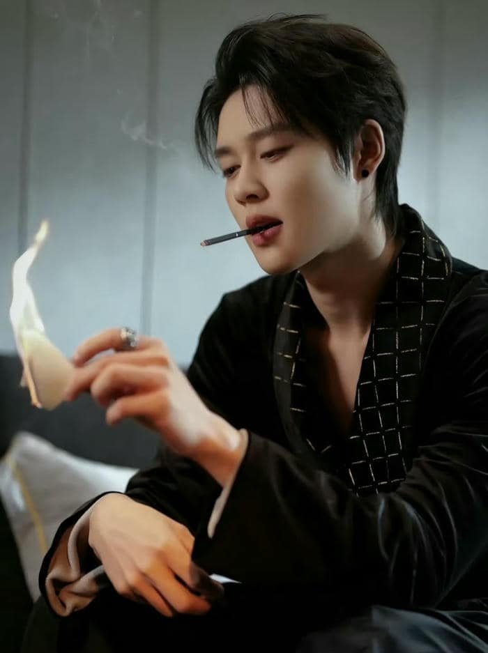 boy smoker profile pic