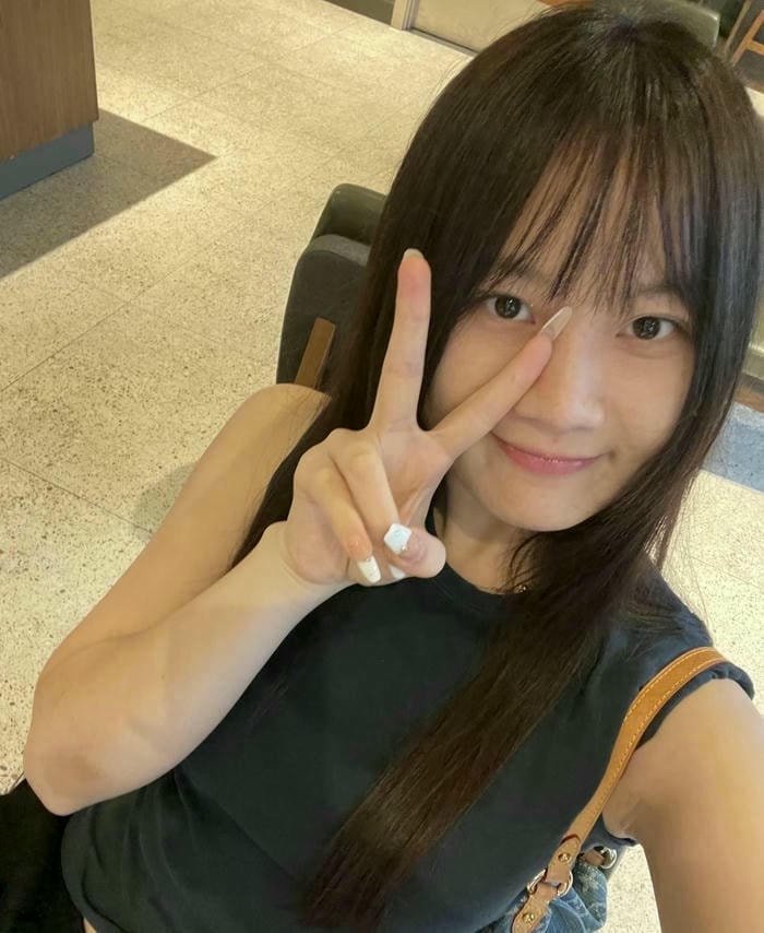 bright mood from happy girl dp