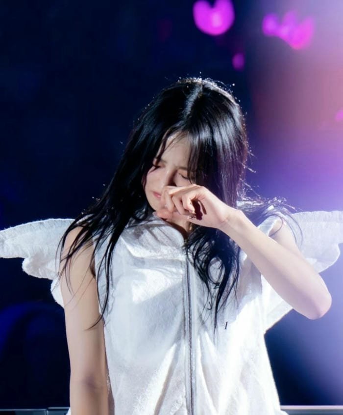 broken feelings in girls sad dp