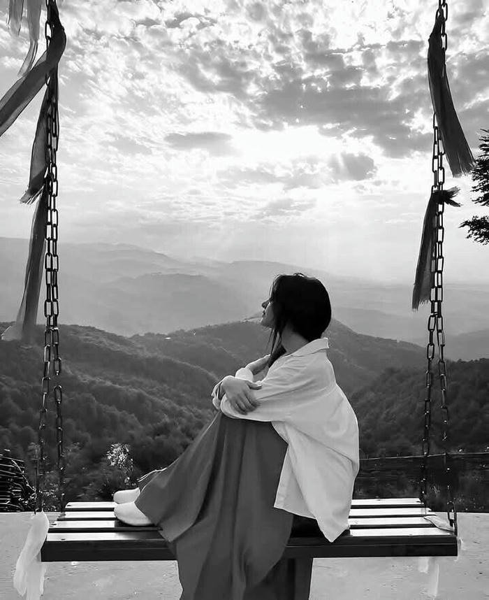 calm lonely girl dp melancholic vibe