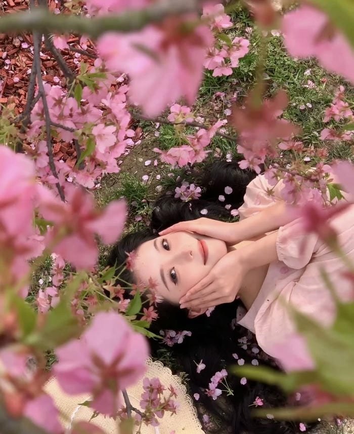 calm love dp for girls aesthetic