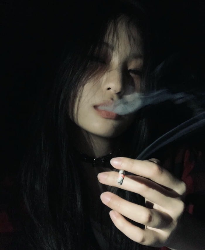 calm mood for smoking girl dp