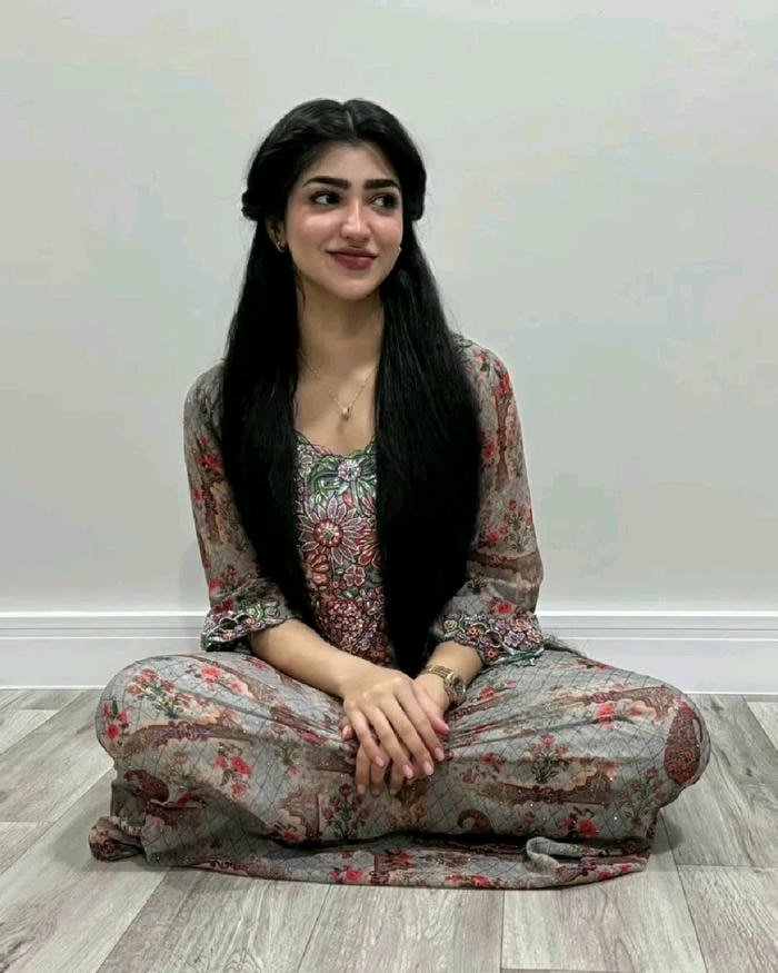 charming indian girl dp smile aesthetic