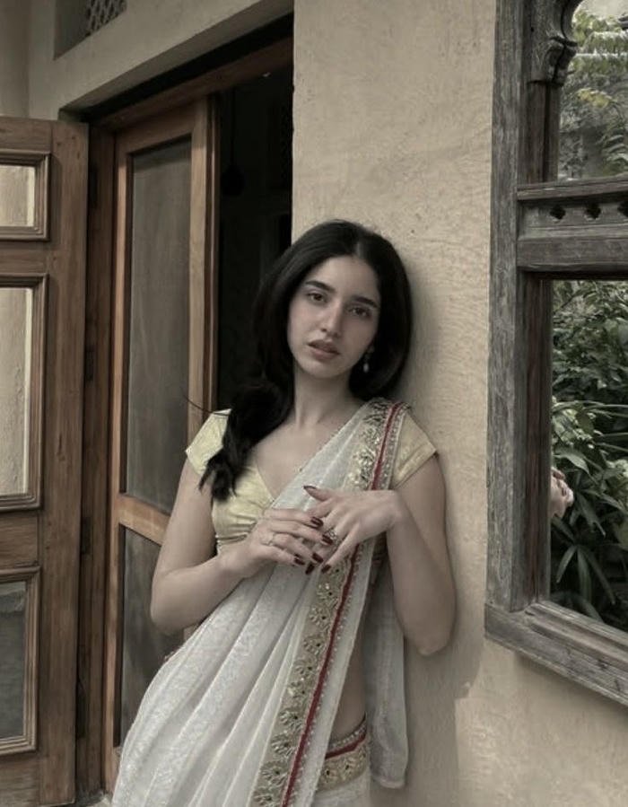 charming marathi girls dp smile aesthetic