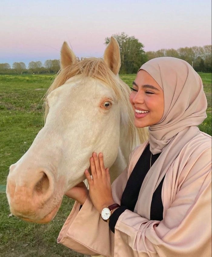 charming muslim girl dp smile aesthetic
