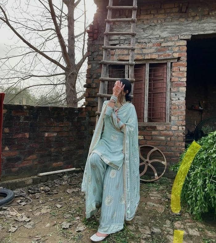 charming punjabi girls dp smile aesthetic