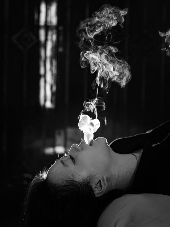 chill vibe in smoking girl dp