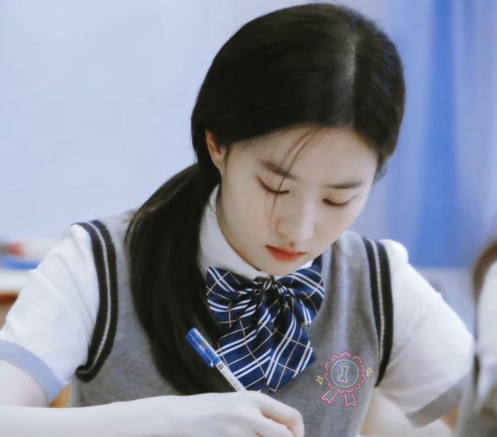 confident look in smart girl dp