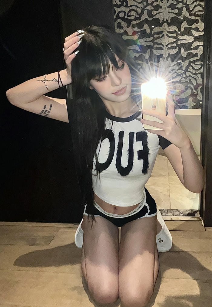 cool naughty girl dp modern style