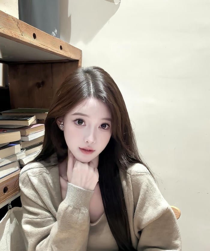 cool tone female pfp