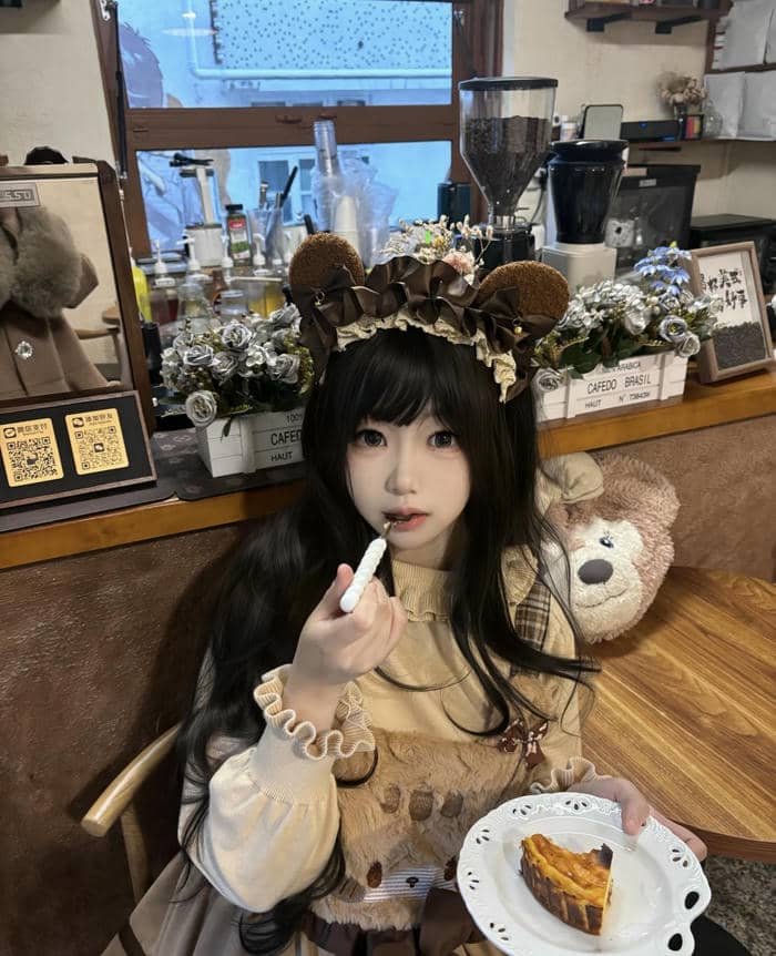 cute cozy mood for teddy bear girl dp