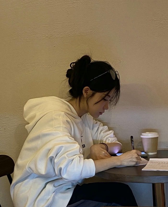 cute desk setup in study girl dp