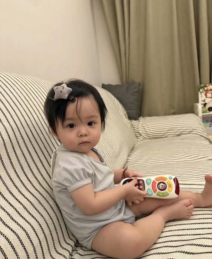 cute gesture in stylish cute baby girl dp