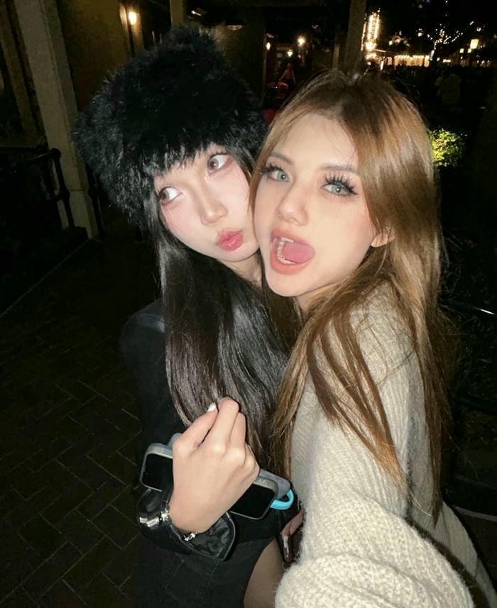 cute happiness in happy girl dp