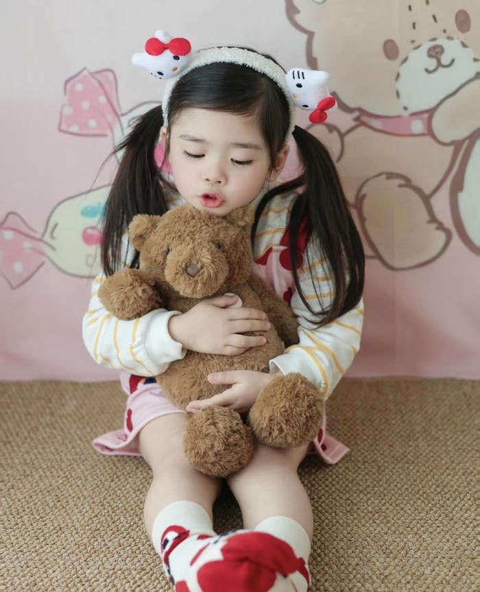 cute hug in teddy bear girl dp