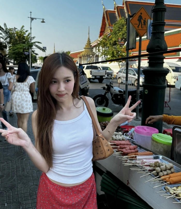 cute love dp for girls smile