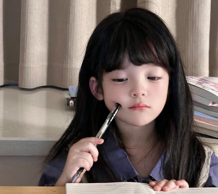 cute student look in study girl dp