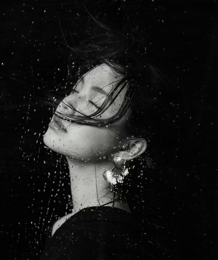 dark mode girl photo