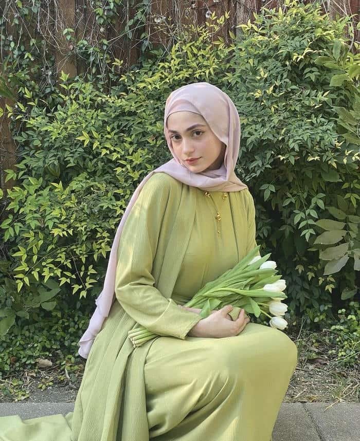 delicate muslim girl dp graceful style