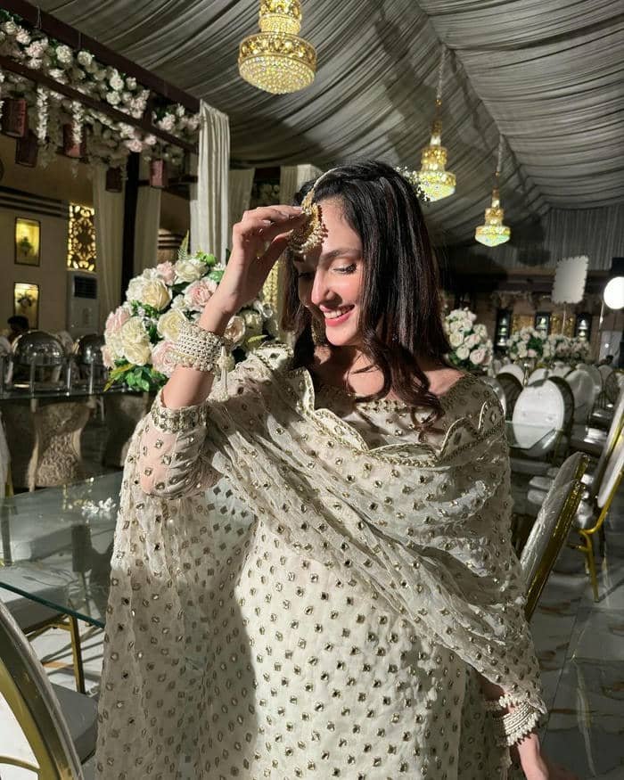 dreamy indian girl dp soft aesthetic