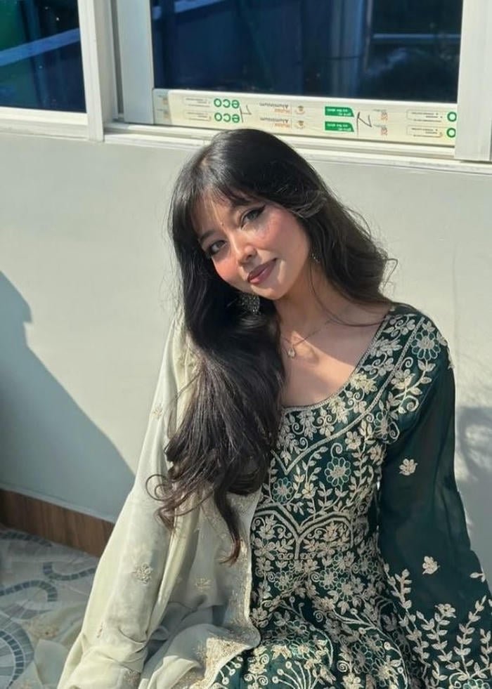 dreamy kashmiri girls dp soft aesthetic