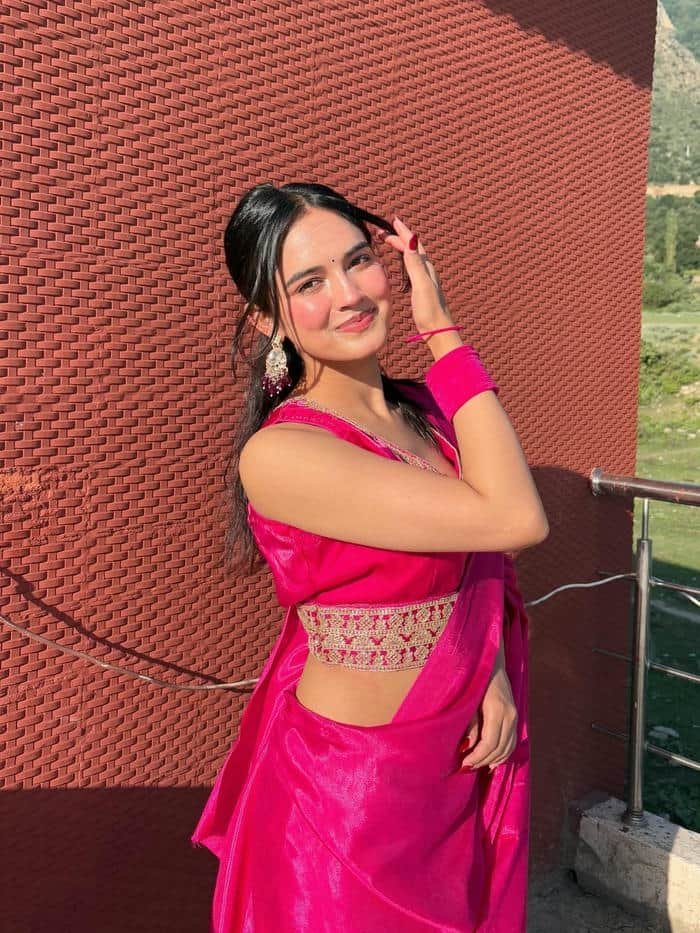 dreamy marathi girls dp soft aesthetic