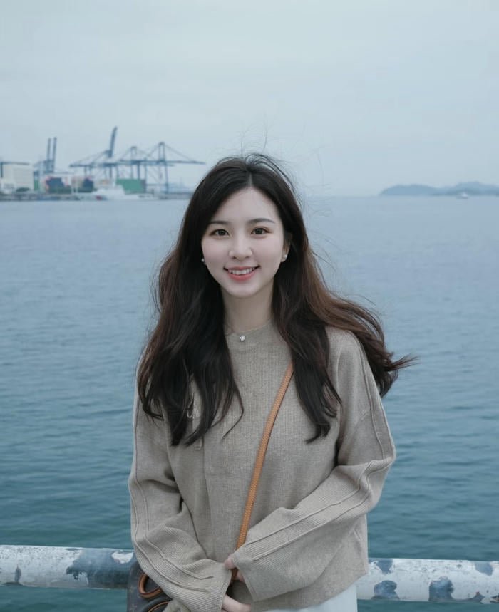 elegant girl profile vibe