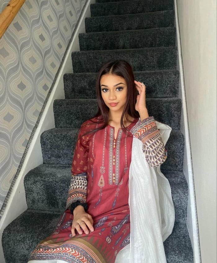 elegant kashmiri girls dp graceful style