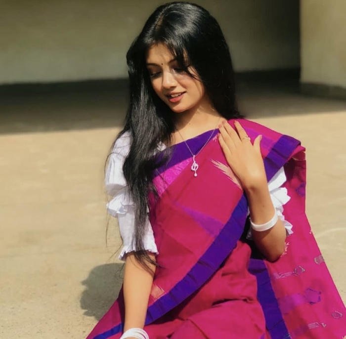 elegant marathi girls dp graceful style