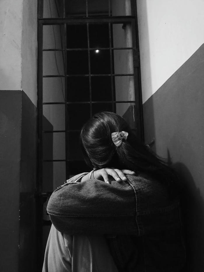 empty lonely girl dp sad aesthetic