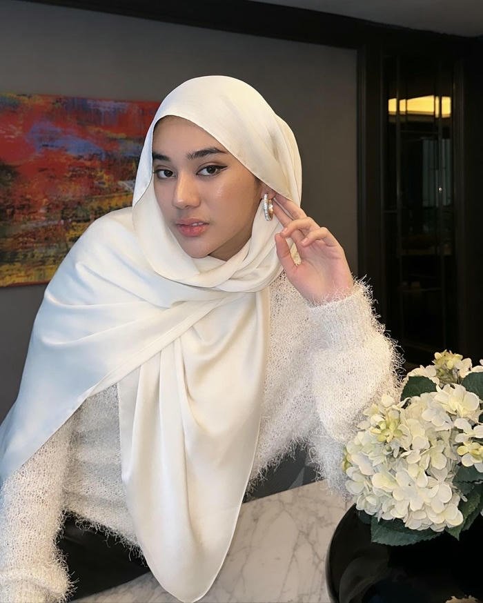 ethnic muslim girl dp modest outfit