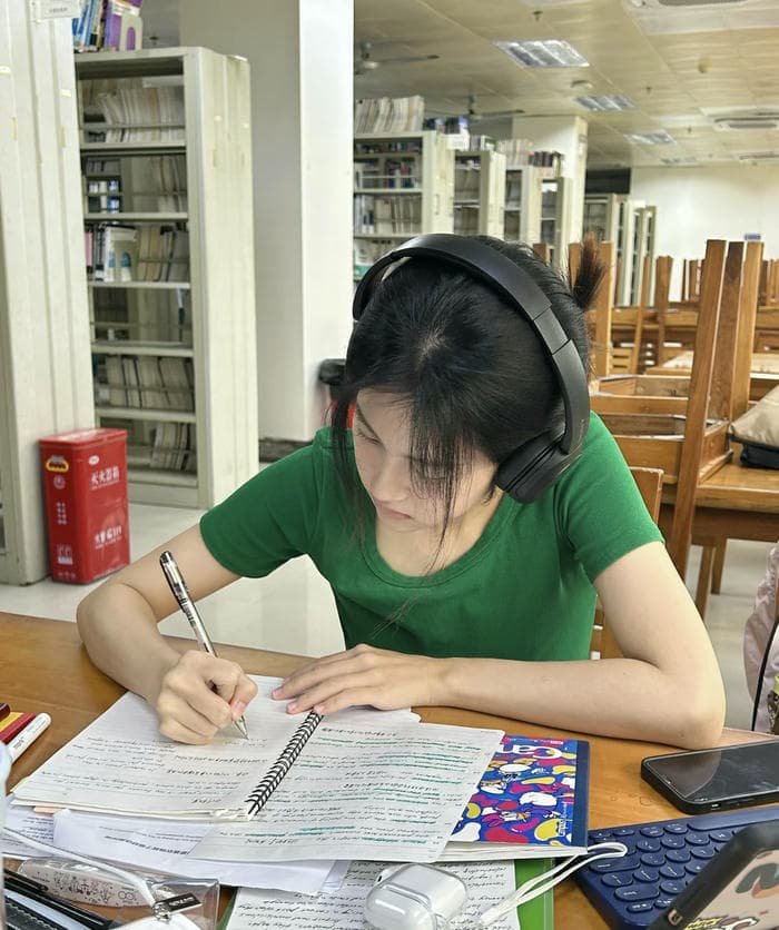 exam revision girl snap