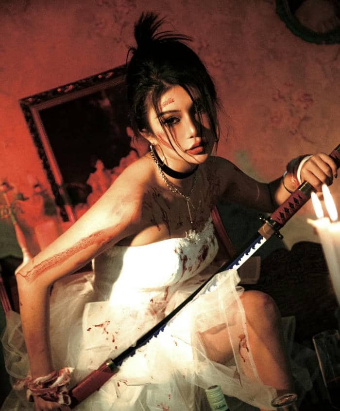 excited vibe female display