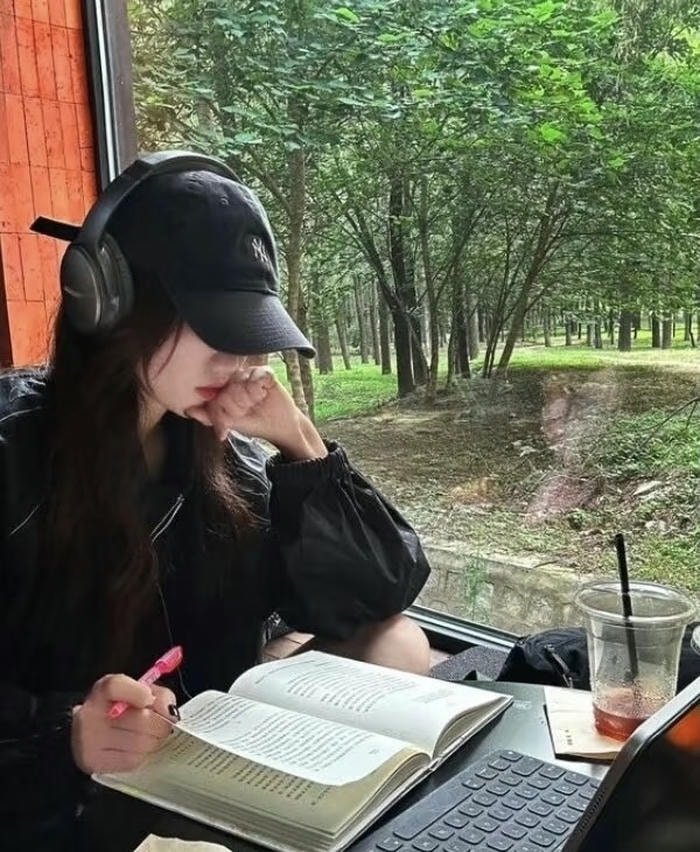 focused mood in study girl dp