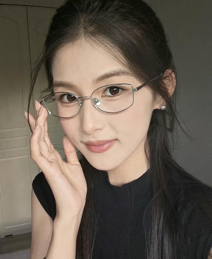 gentle confidence of smart girl dp