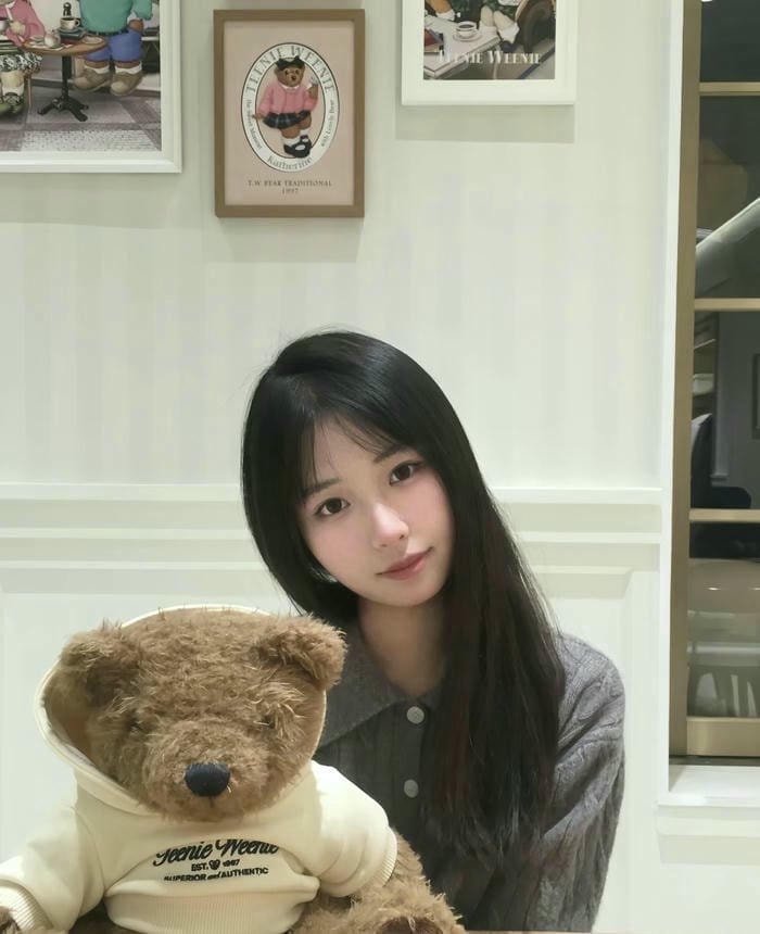 glowing smile in happy girl dp