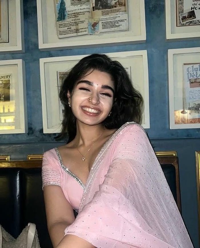 graceful marathi girls dp elegant portrait