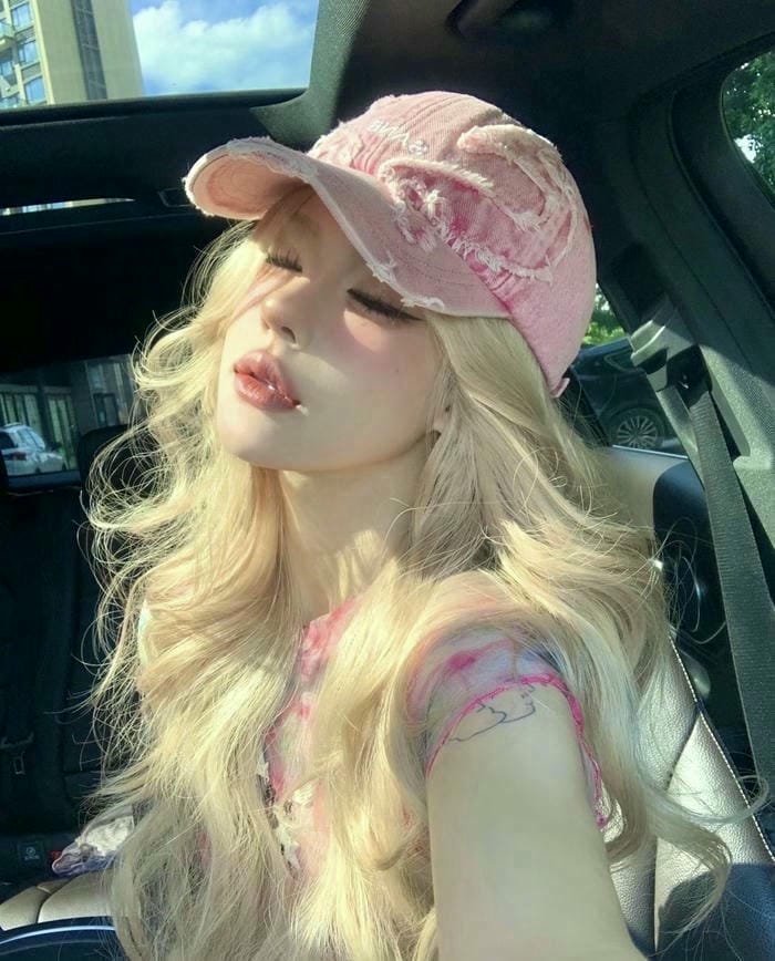 happy glow in happy girl dp