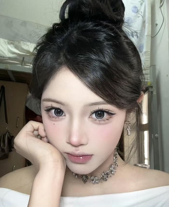 highlighted eye shot