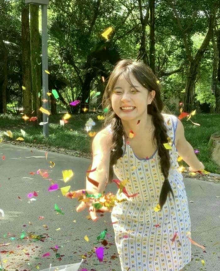 joyful mood in happy girl dp