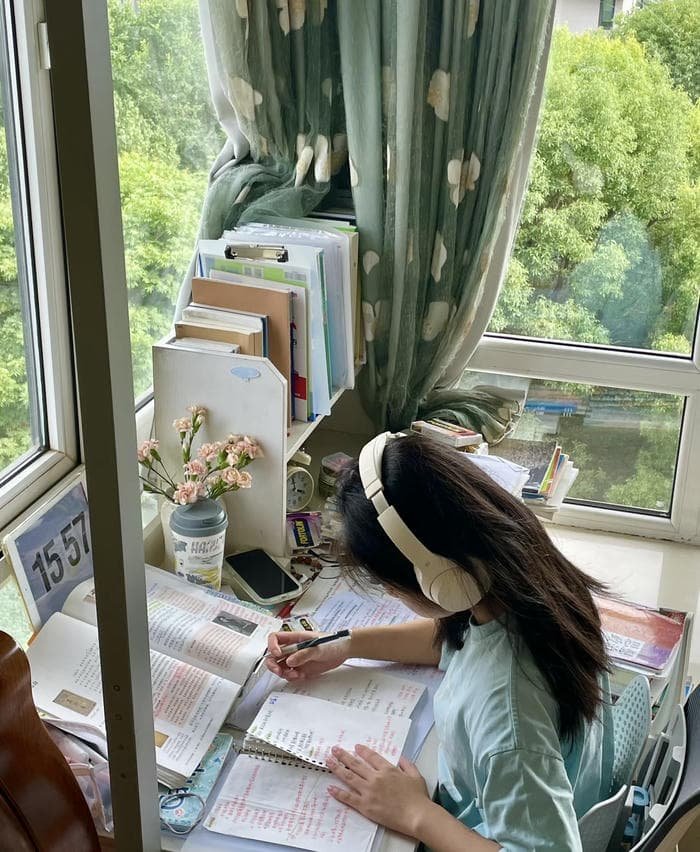 late-night study girl profile