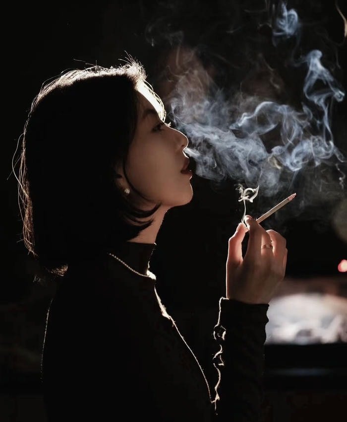 light smoke trail in smoking girl dp