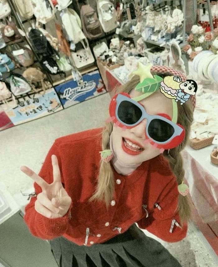 lively smile in happy girl dp