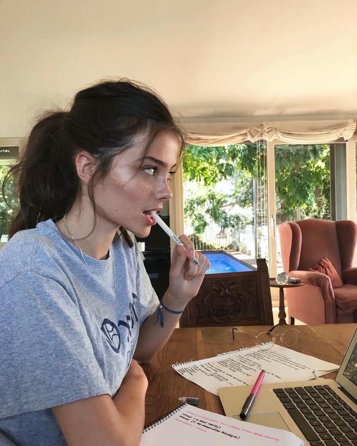 lonely girl dp dark aesthetic portrait