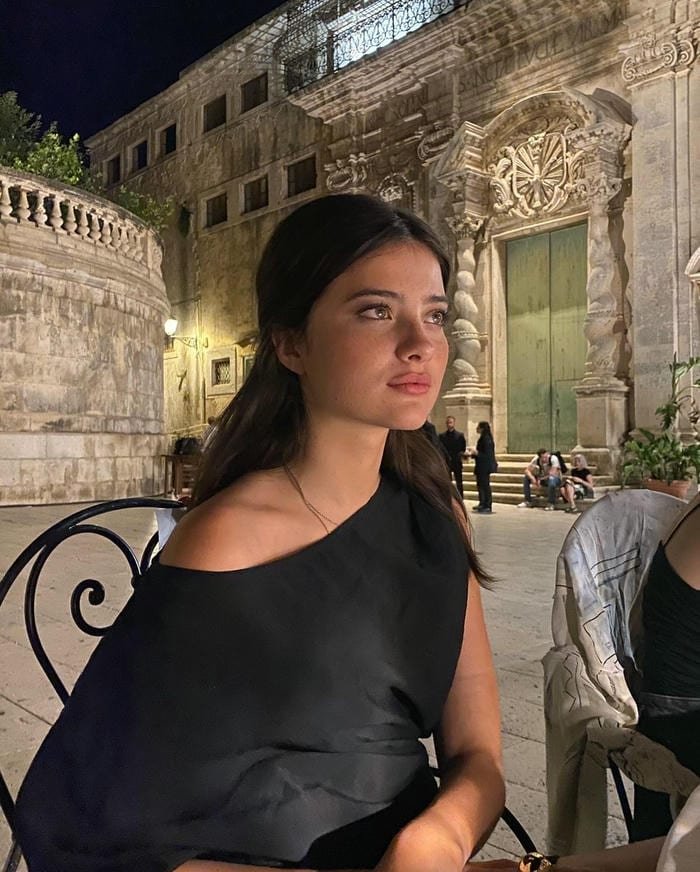 lonely girl dp quiet sad mood