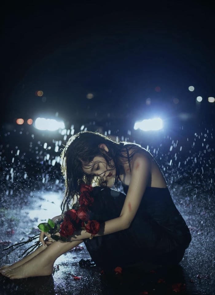 lonely heart in girls sad dp