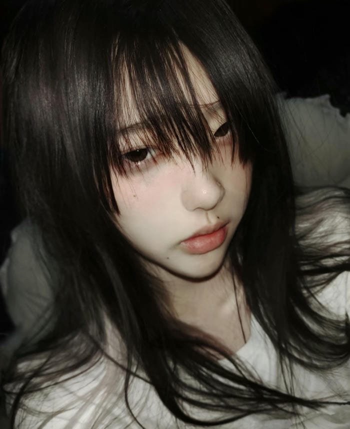 lonely mood captured in girls sad dp