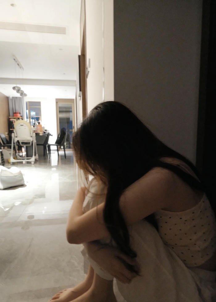 lost thoughts in girls sad dp